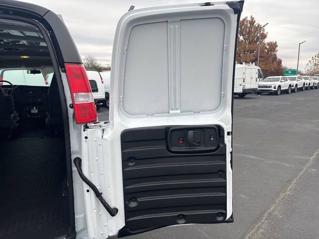 2025 Chevrolet Express Cargo WT