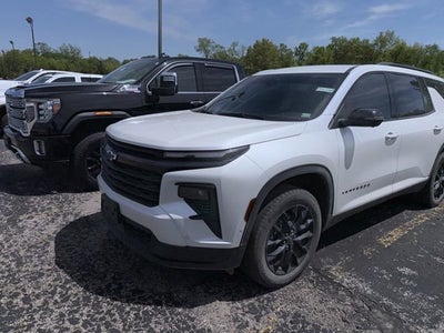 2024 Chevrolet Traverse LT