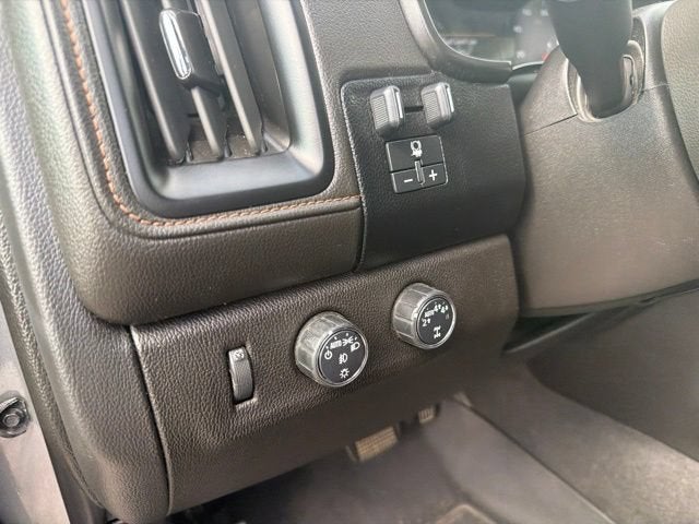 2022 GMC Canyon 4WD AT4 w/Leather