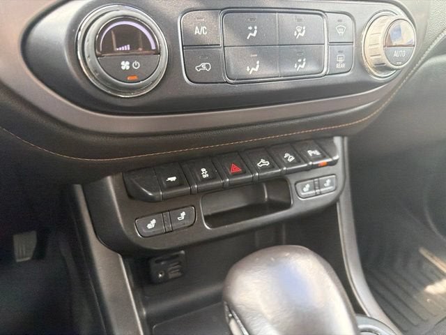 2022 GMC Canyon 4WD AT4 w/Leather