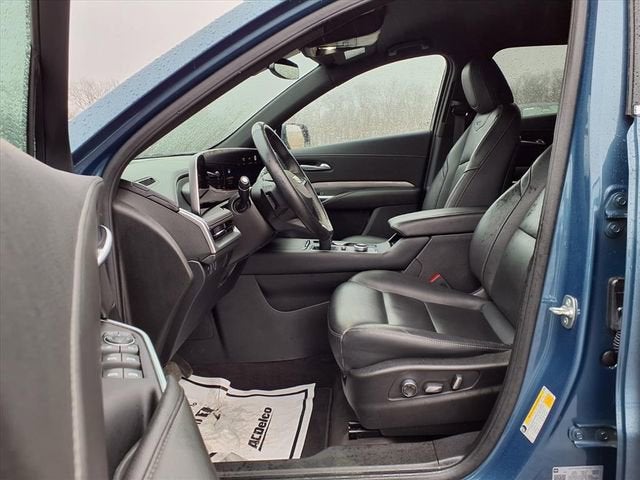 2025 Cadillac XT4 Premium Luxury