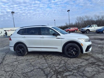 2023 Volkswagen Tiguan SE R-Line Black