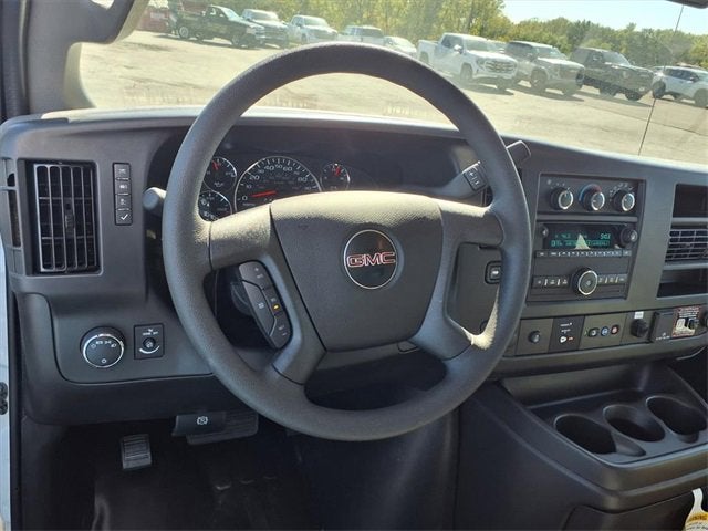 2025 GMC Savana Cutaway 3500 1WT