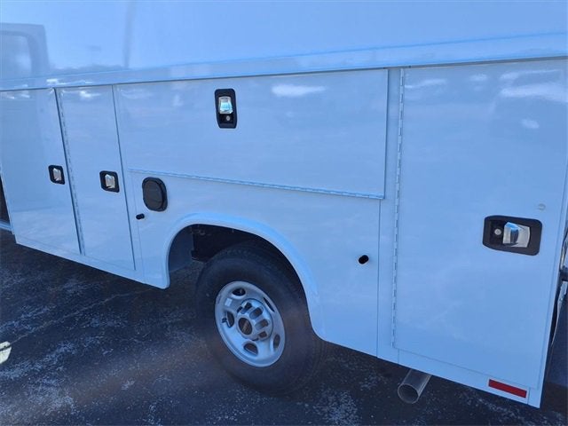 2025 GMC Savana Cutaway 3500 1WT