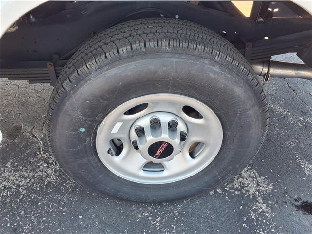 2025 GMC Savana Cutaway 3500 1WT